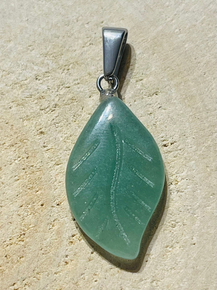 Pendentif Feuille en Aventurine verte - Les bijoux de Théa