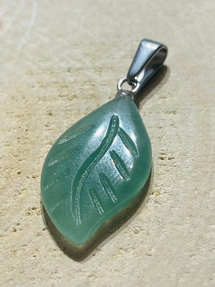 Pendentif Feuille en Aventurine verte - Les bijoux de Théa