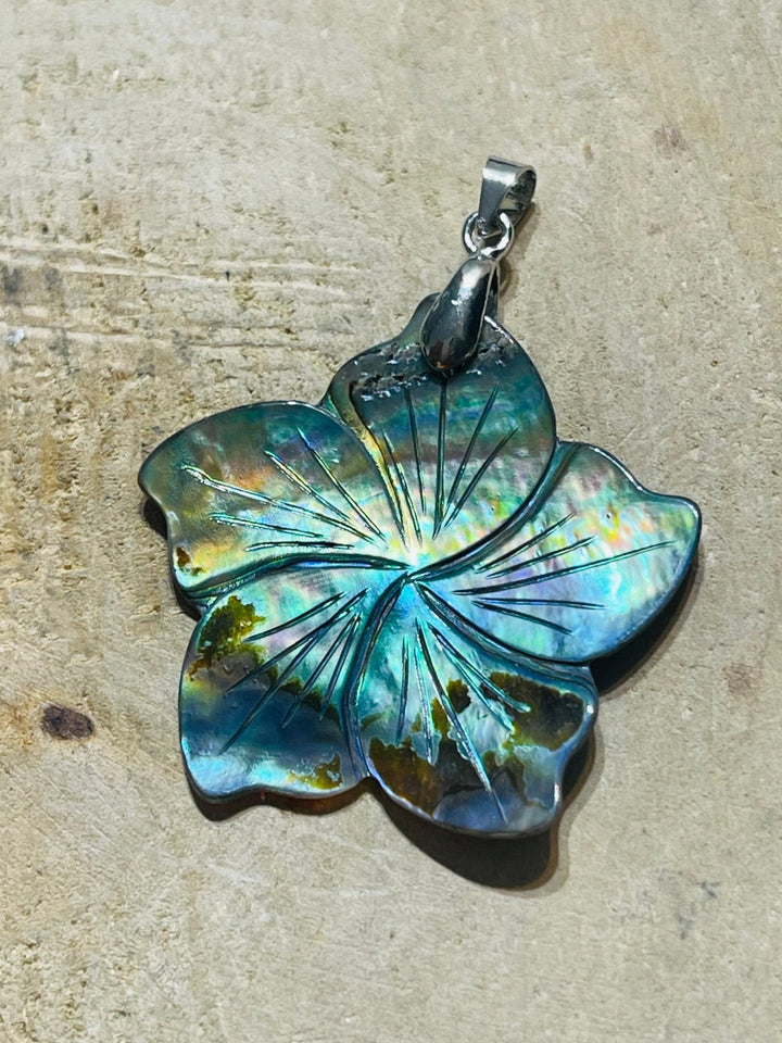 Pendentif Fleur en coquille d’Ormeau - Les bijoux de Théa