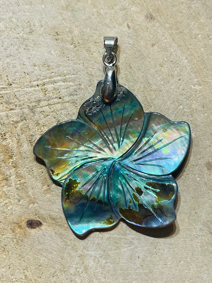 Pendentif Fleur en coquille d’Ormeau - Les bijoux de Théa