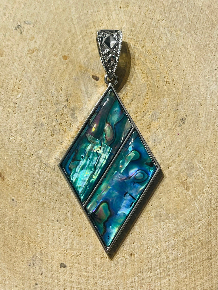 Pendentif losange en coquille d’Ormeau - Les bijoux de Théa