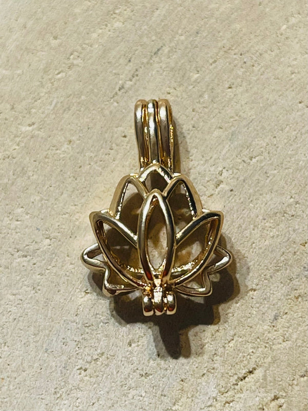 Pendentif Lotus Cage laiton doré pour pierre naturelle - Les bijoux de Théa