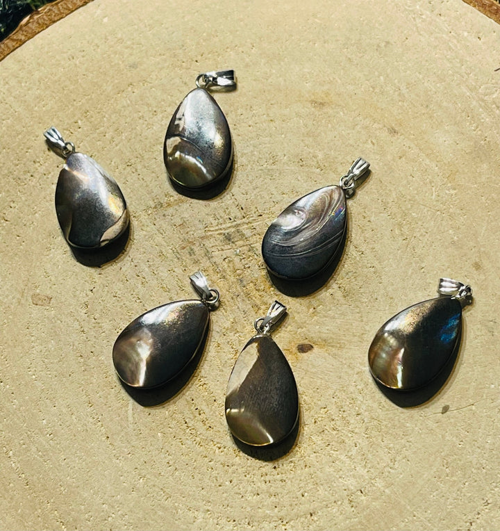 Pendentif ovale en coquille d’ Ormeau - Les bijoux de Théa