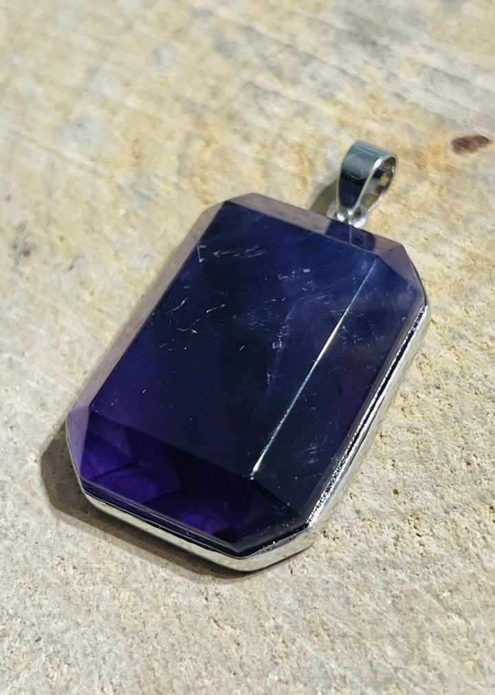 Pendentif rectangle en Amethyste facettée - Les bijoux de Théa