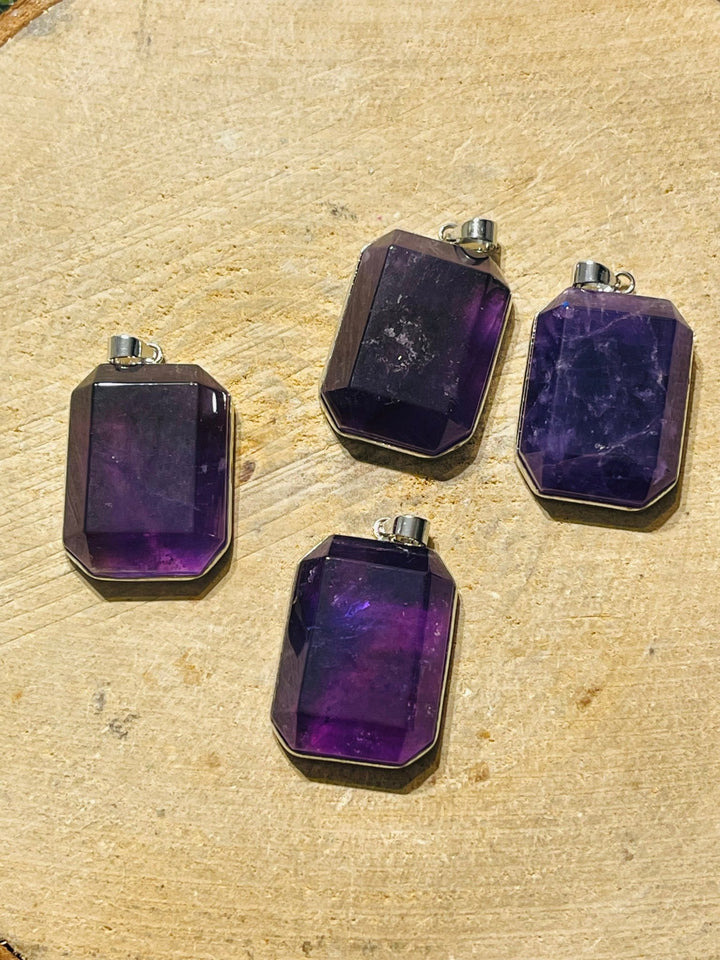 Pendentif rectangle en Amethyste facettée - Les bijoux de Théa