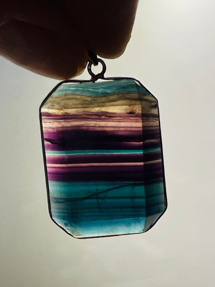 Pendentif rectangle en Fluorite facettée au choix - Les bijoux de Théa