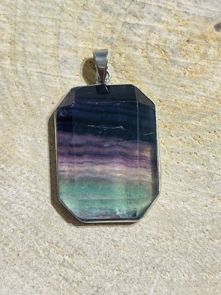Pendentif rectangle en Fluorite facettée - Les bijoux de Théa