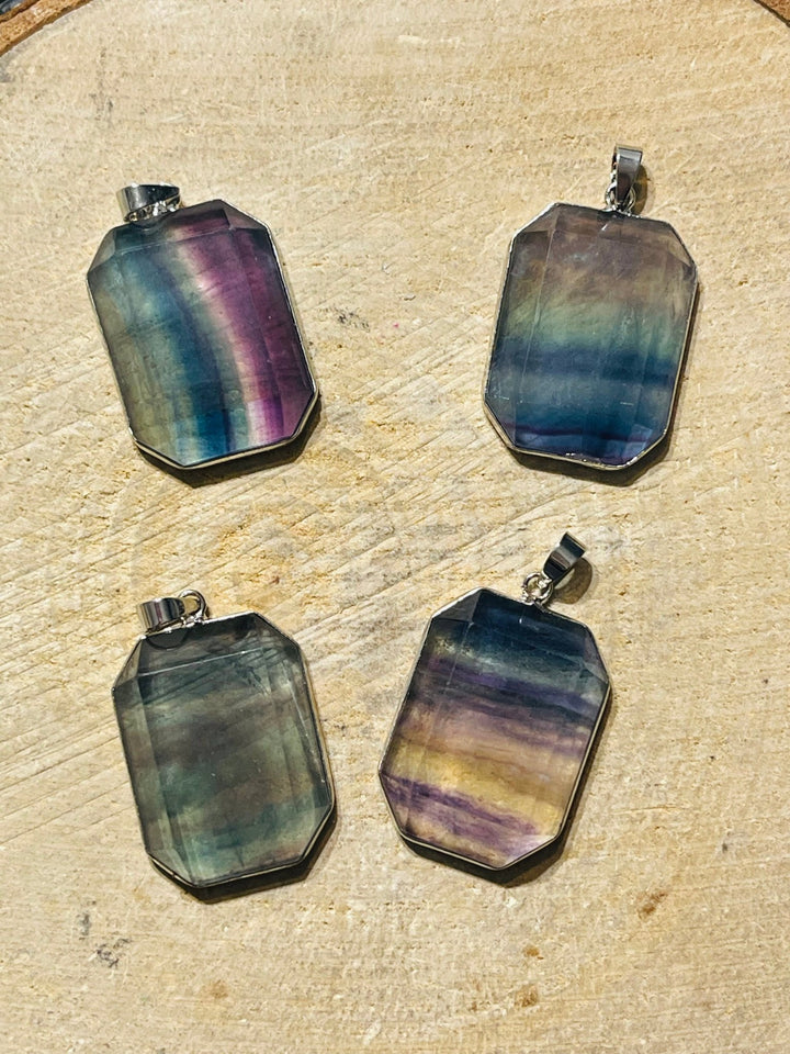 Pendentif rectangle en Fluorite facettée - Les bijoux de Théa