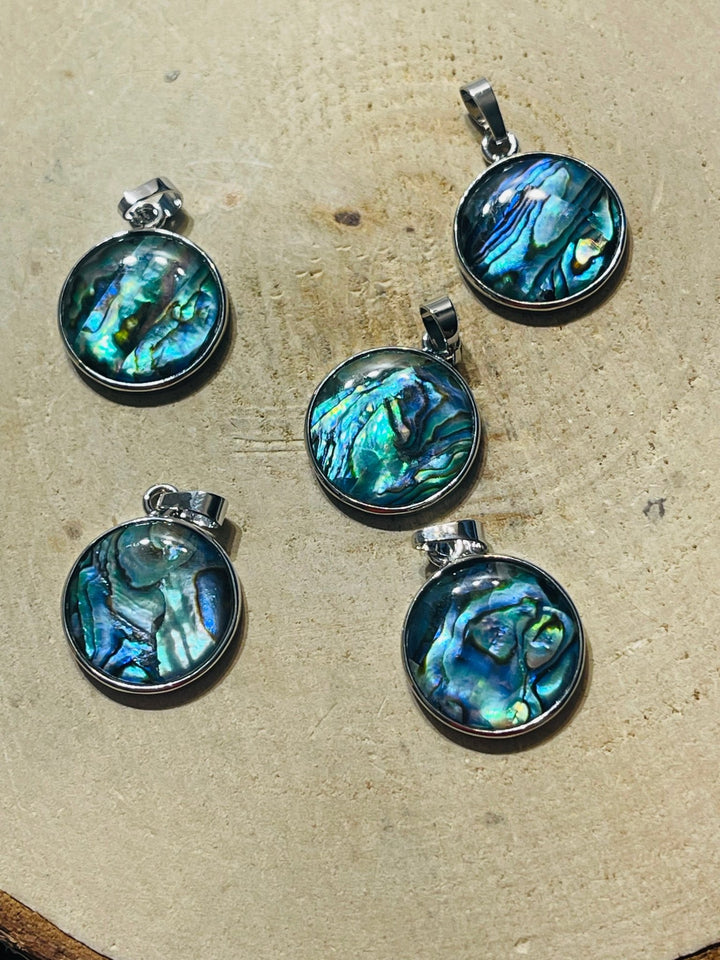Pendentif rond en coquille d’ Ormeau - Les bijoux de Théa