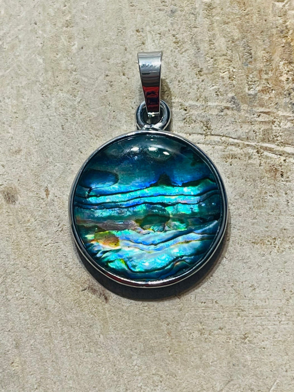 Pendentif rond en coquille d’ Ormeau - Les bijoux de Théa