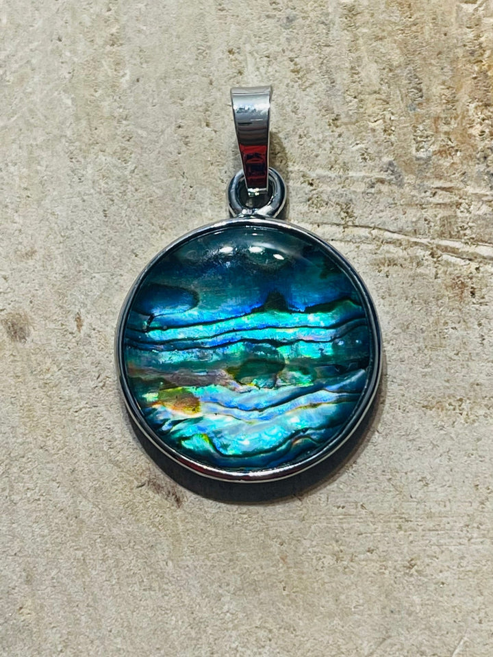 Pendentif rond en coquille d’ Ormeau - Les bijoux de Théa