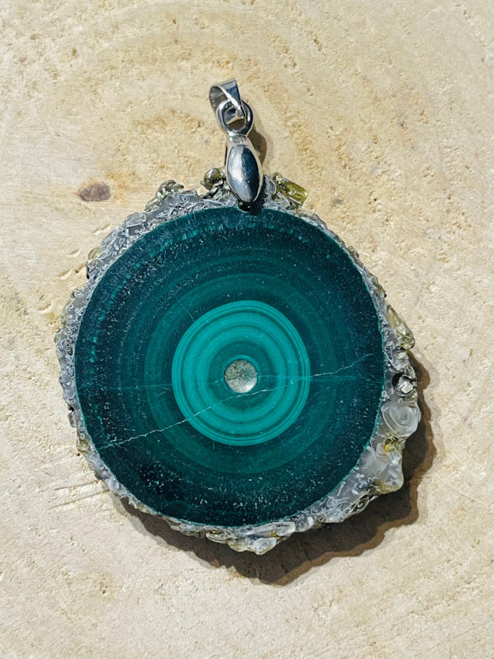 Pendentif serti d'une tranche de Malachite druzy au choix - Les bijoux de Théa