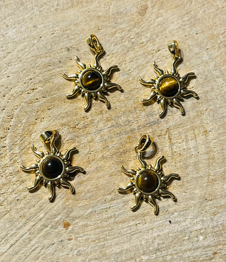 Pendentif soleil avec un œil de tigre - Les bijoux de Théa