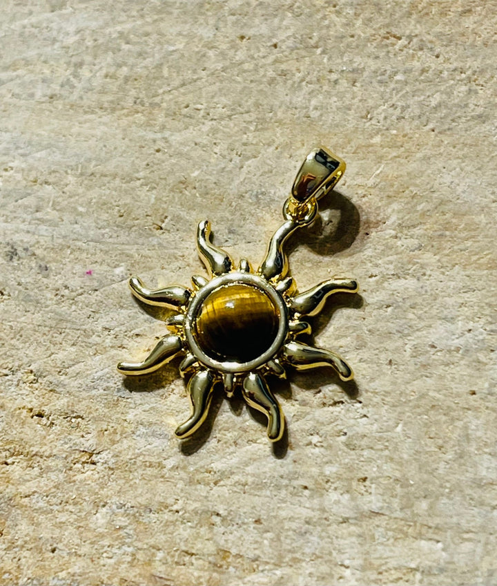 Pendentif soleil avec un œil de tigre - Les bijoux de Théa