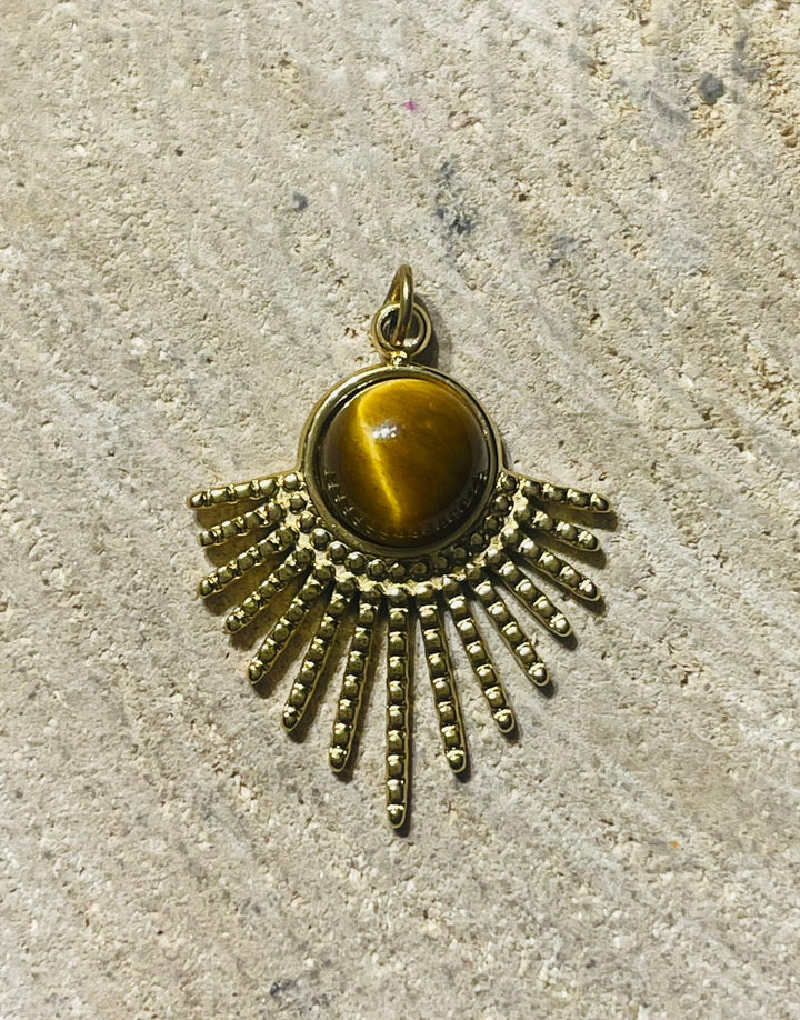Pendentif soleil doré serti de différentes pierres - Les bijoux de Théa