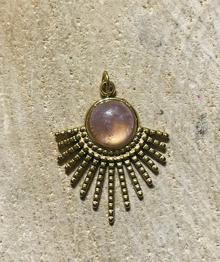 Pendentif soleil doré serti de différentes pierres - Les bijoux de Théa
