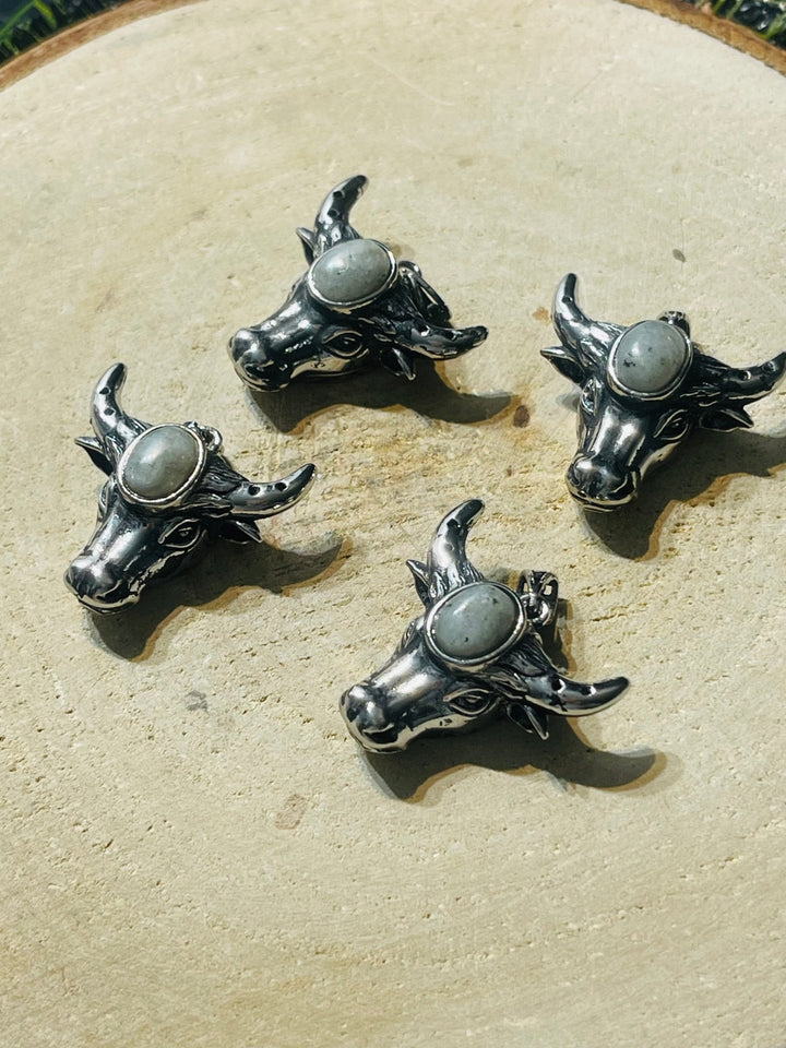 Pendentif tête de taureau en Labradorite - Les bijoux de Théa
