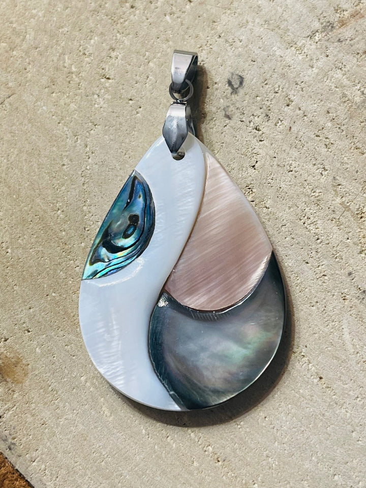 Pendentif vague en coquille d’Ormeau et Nacre - Les bijoux de Théa