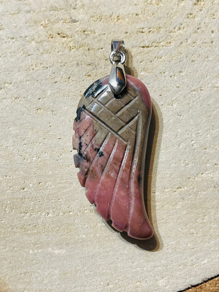 Pendentifs Aile d’ ange en Rhodonite au choix - Les bijoux de Théa