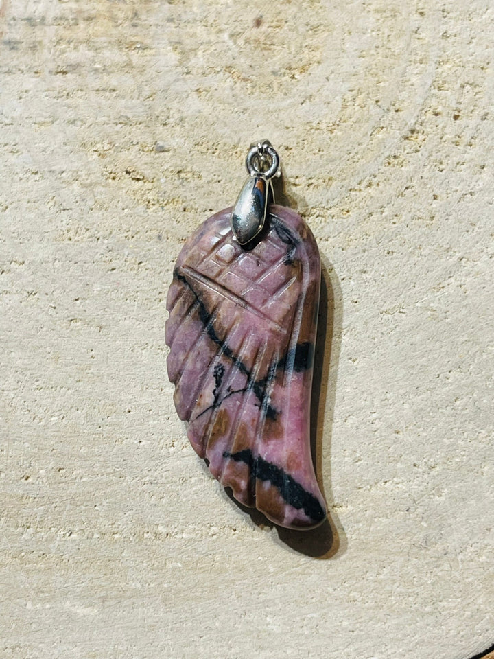 Pendentifs Aile d’ ange en Rhodonite au choix - Les bijoux de Théa