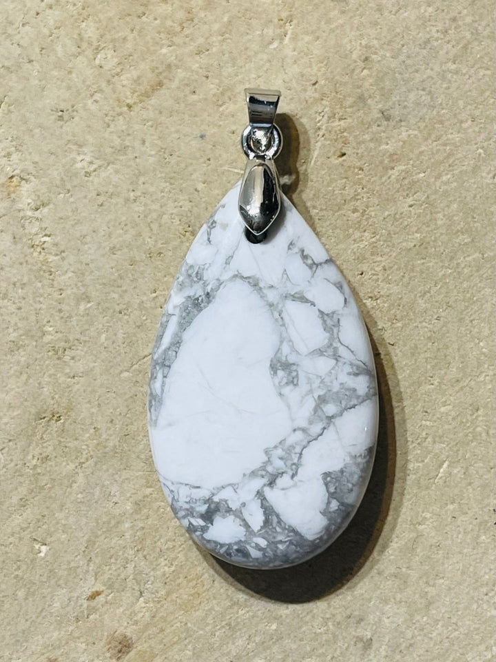 Pendentifs en Howlite au choix - Les bijoux de Théa