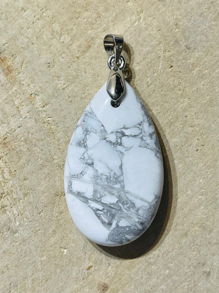 Pendentifs en Howlite au choix - Les bijoux de Théa