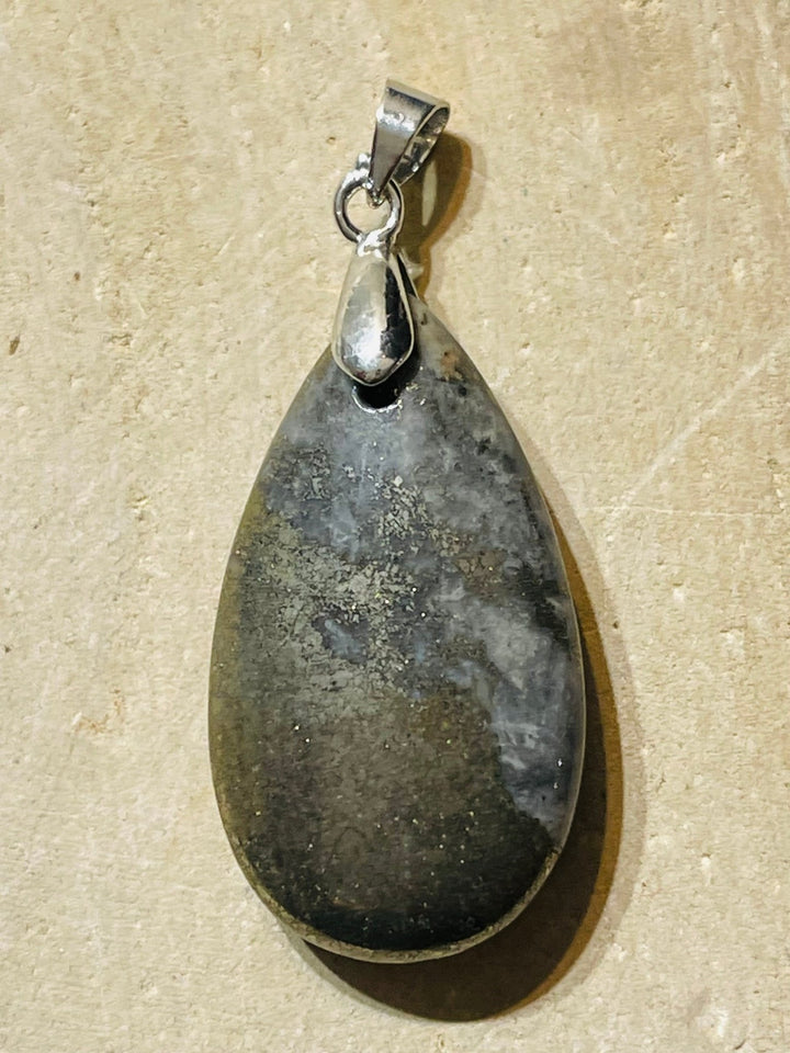 Pendentifs en Pyrite au choix - Les bijoux de Théa