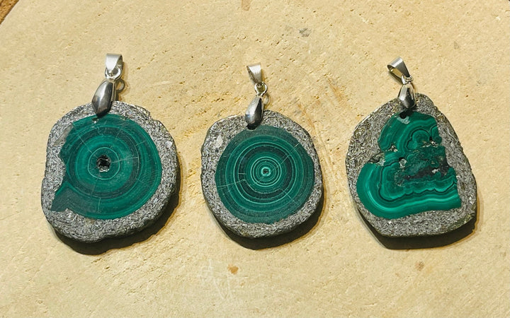 Pendentifs serti d'une tranche de Malachite au choix - Les bijoux de Théa