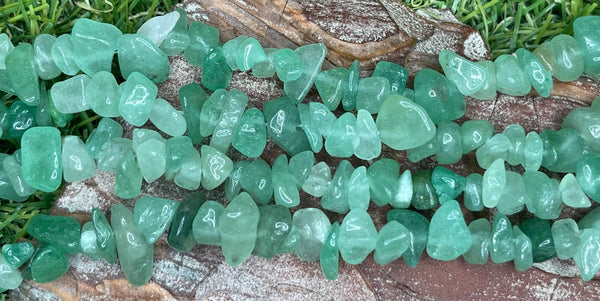 Perles naturelles chips / pépites en Aventurine verte 5-8 mm (fil de 80 cm) - Les bijoux de Théa