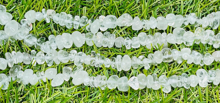 Perles naturelles chips / pépites en Cristal de roche 5-8 mm (fil de 80 cm) - Les bijoux de Théa