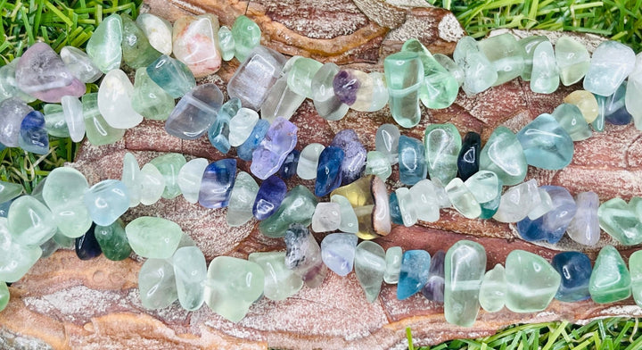 Perles naturelles chips / pépites en Fluorite en 5-8 mm (fil de 80 cm) - Les bijoux de Théa