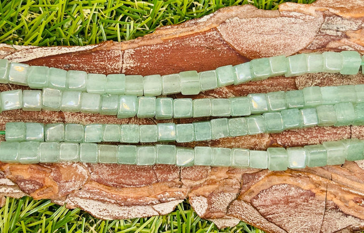 Perles naturelles en Aventurine cube en 4 mm - Les bijoux de Théa