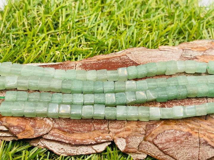 Perles naturelles en Aventurine cube en 4 mm - Les bijoux de Théa