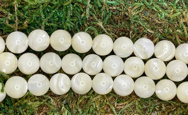 Perles naturelles en Nacre jaune léger 10 mm - Les bijoux de Théa