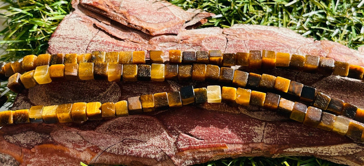 Perles naturelles en Oeil de tigre cube en 4 mm - Les bijoux de Théa