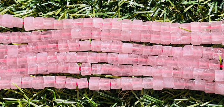 Perles naturelles en Quartz rose cube en 4 mm - Les bijoux de Théa