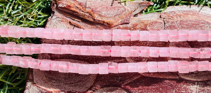 Perles naturelles en Quartz rose cube en 4 mm - Les bijoux de Théa