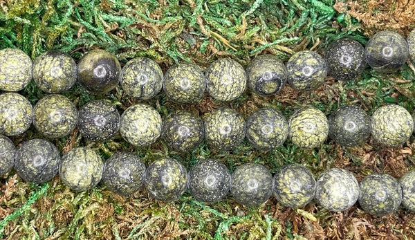 Perles naturelles en Serpentine de Russie en 8 mm - Les bijoux de Théa