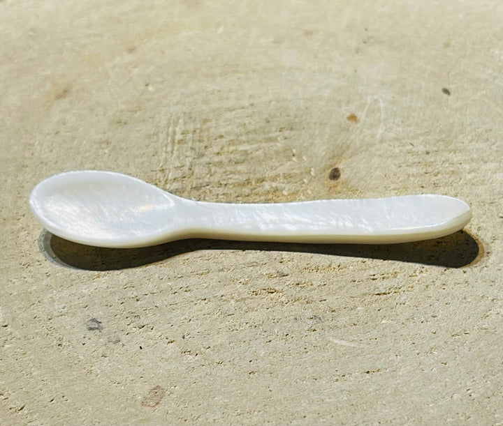 Petite cuillère en nacre - Les bijoux de Théa