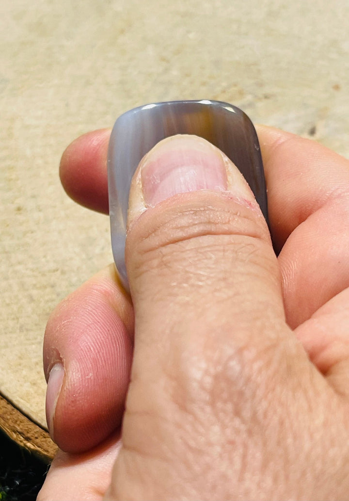 Pierre d’apaisement en Agate contre le stress - Les bijoux de Théa