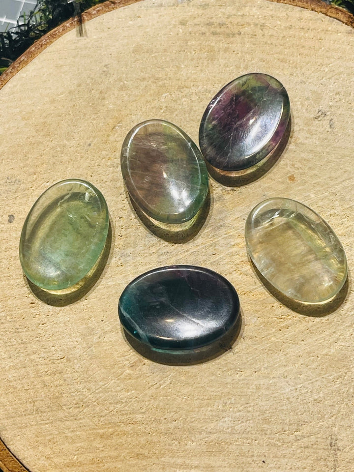 Pierre d’apaisement en Fluorite contre le stress - Les bijoux de Théa