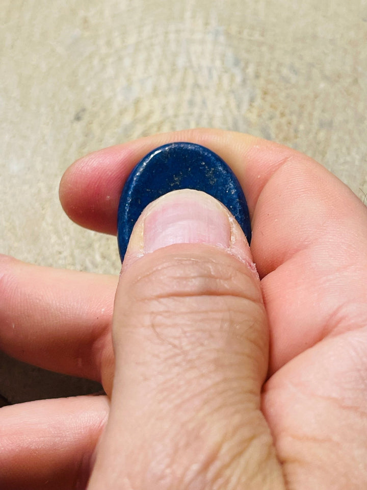 Pierre d’apaisement en Lapis - lazuli contre le stress - Les bijoux de Théa