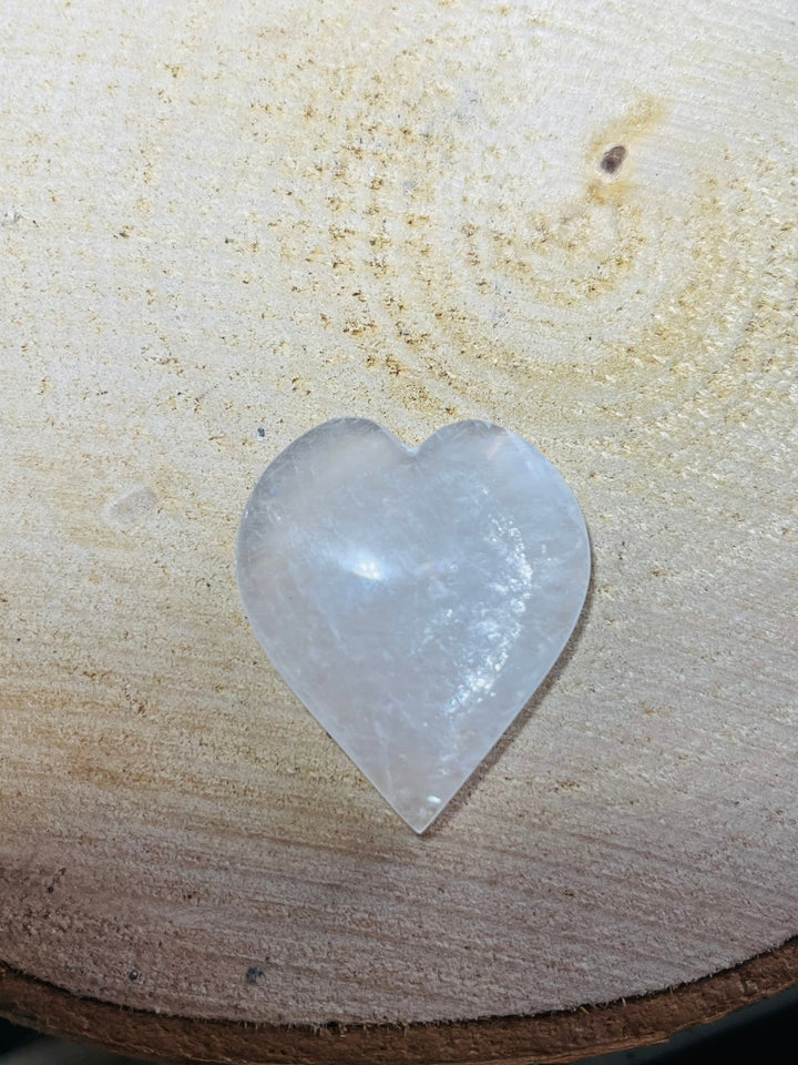 Quartz cabochon en forme de cœur - Les bijoux de Théa