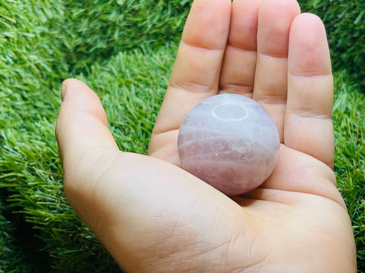 Sphère en Quartz rose 40 mm (1) - Les bijoux de Théa