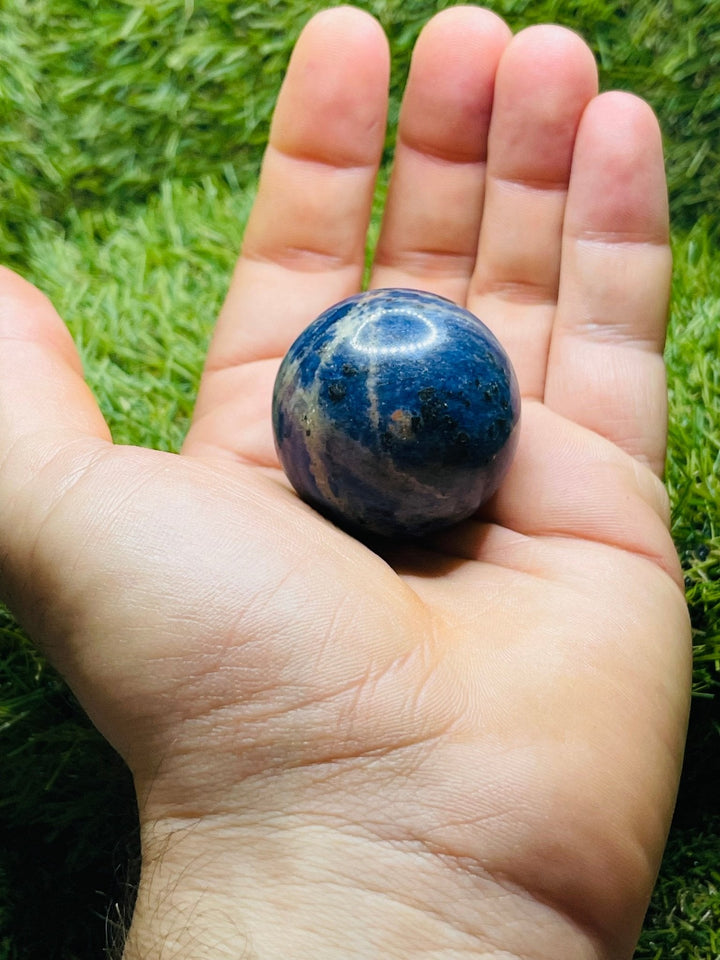 Sphère en Sodalite 40 mm - Les bijoux de Théa