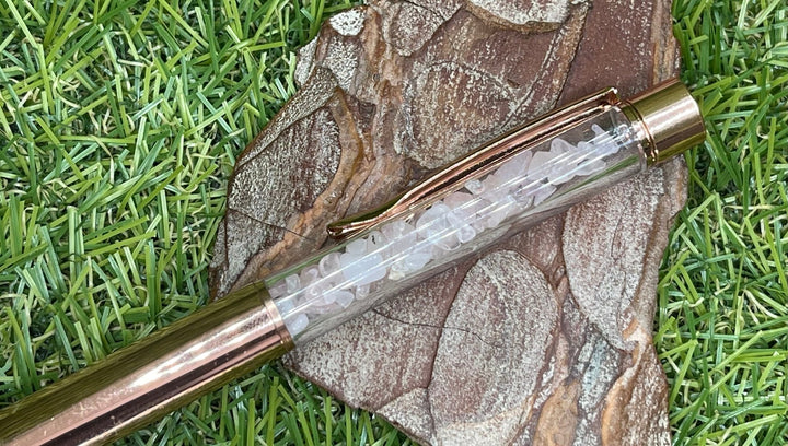 Stylo avec pierres naturelles en Quartz rose à l’intérieur - Les bijoux de Théa