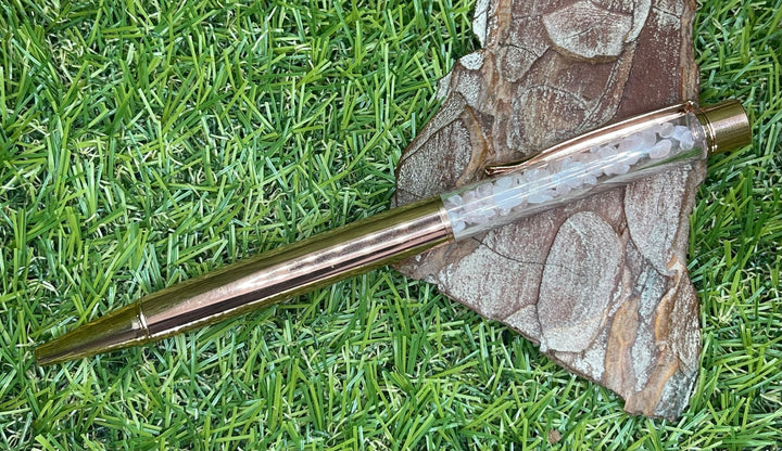 Stylo avec pierres naturelles en Quartz rose à l’intérieur - Les bijoux de Théa