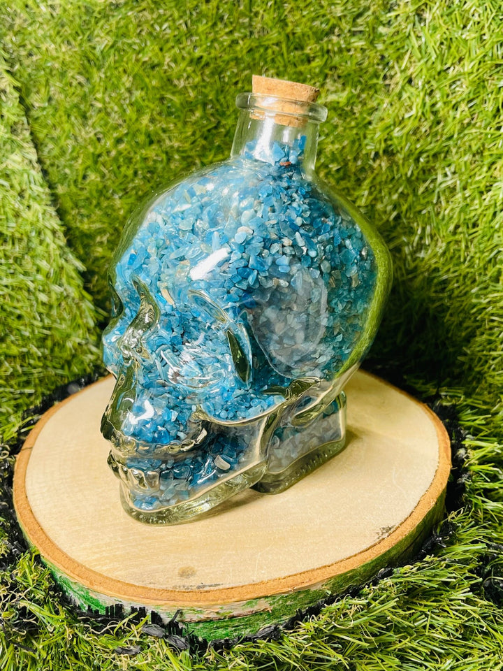 Tête de mort, Skull, Crâne rempli de pépites en pierre naturelle Apatite. - Les bijoux de Théa