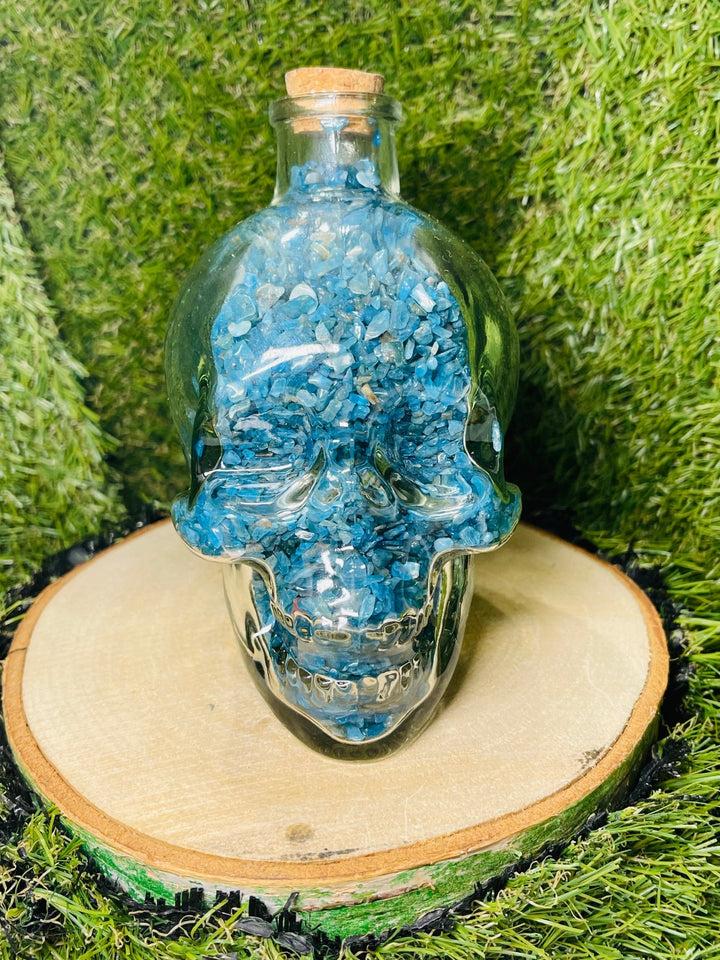 Tête de mort, Skull, Crâne rempli de pépites en pierre naturelle Apatite. - Les bijoux de Théa