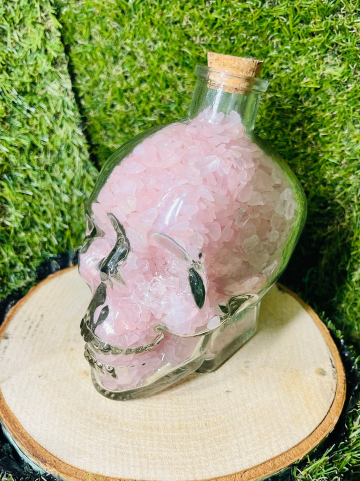 Tête de mort, Skull, Crâne rempli de pépites en pierre naturelle Quartz rose - Les bijoux de Théa